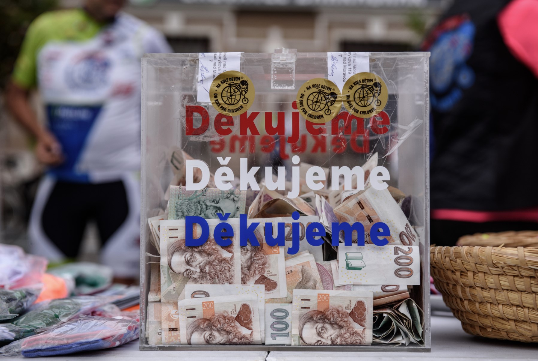 Pokladničky Na kole dětem 2025: Rekordní částka 140 781 Kč!