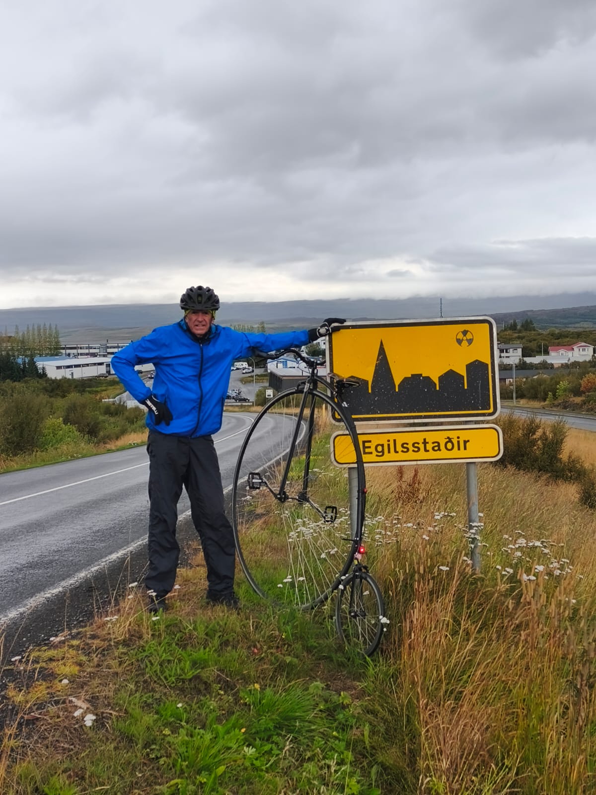 Ivan Burkert na vysokém kole dojel na Islandu do cíle